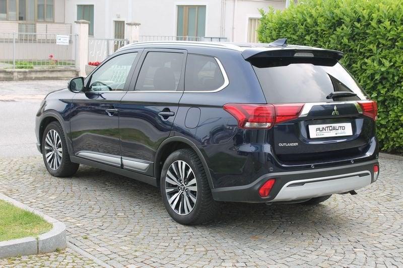 Mitsubishi Outlander 2.0 4WD GPL Bi-fuel CVT Insport SDA 7 posti