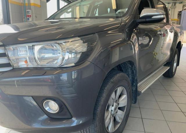 TOYOTA Hilux 2.4 D-4D 2WD 4 porte Double Cab Lounge