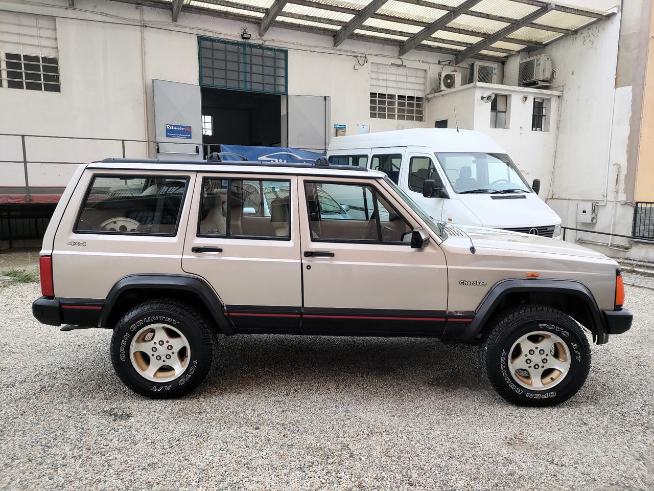 Jeep Cherokee 2.5 TD 5 porte Selec-Trac Country