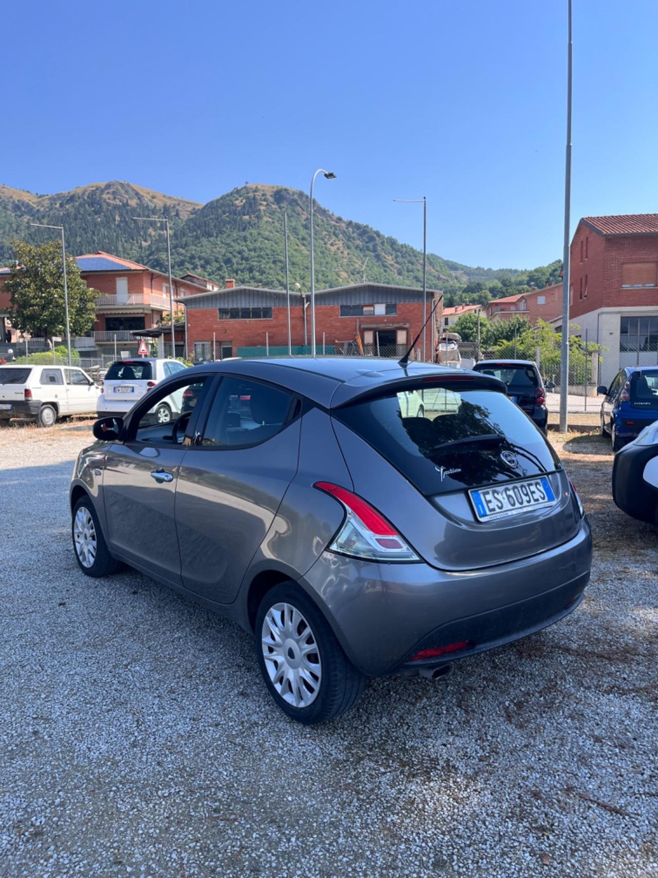 Lancia Ypsilon 1.2 GPL 69 cv 2014