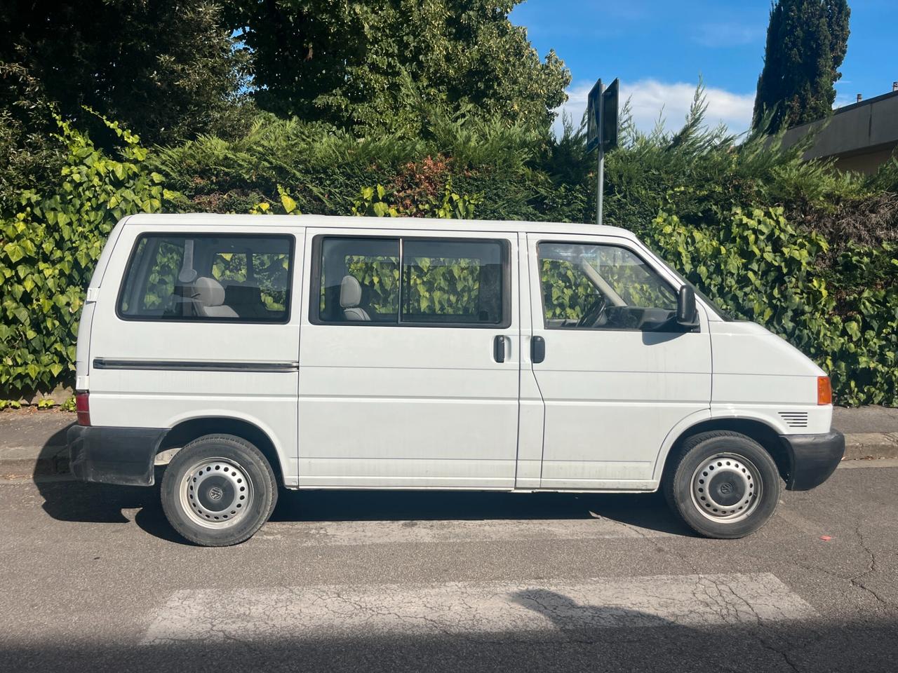Volkswagen Transporter 2.5 TDI/88CV 9 posti autovettura