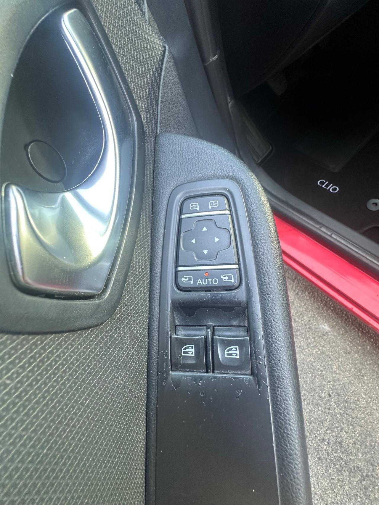 Renault Clio dCi 8V 90CV EDC Start&Stop 5 porte Energy Intens
