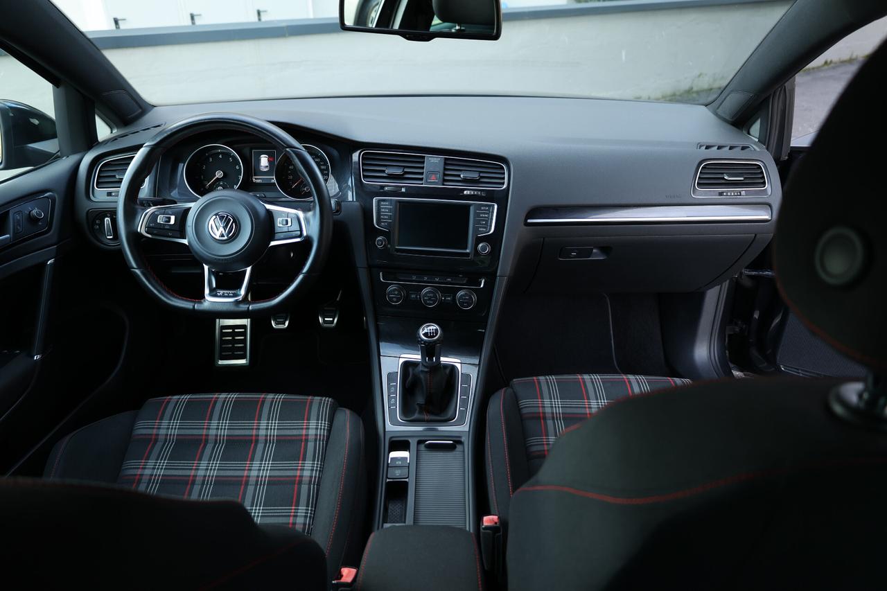Volkswagen Golf GTI - 3p 2.0 tsi Performance Business&Drive