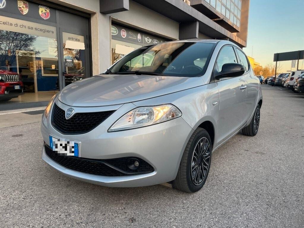 Lancia Ypsilon 1.0 FireFly