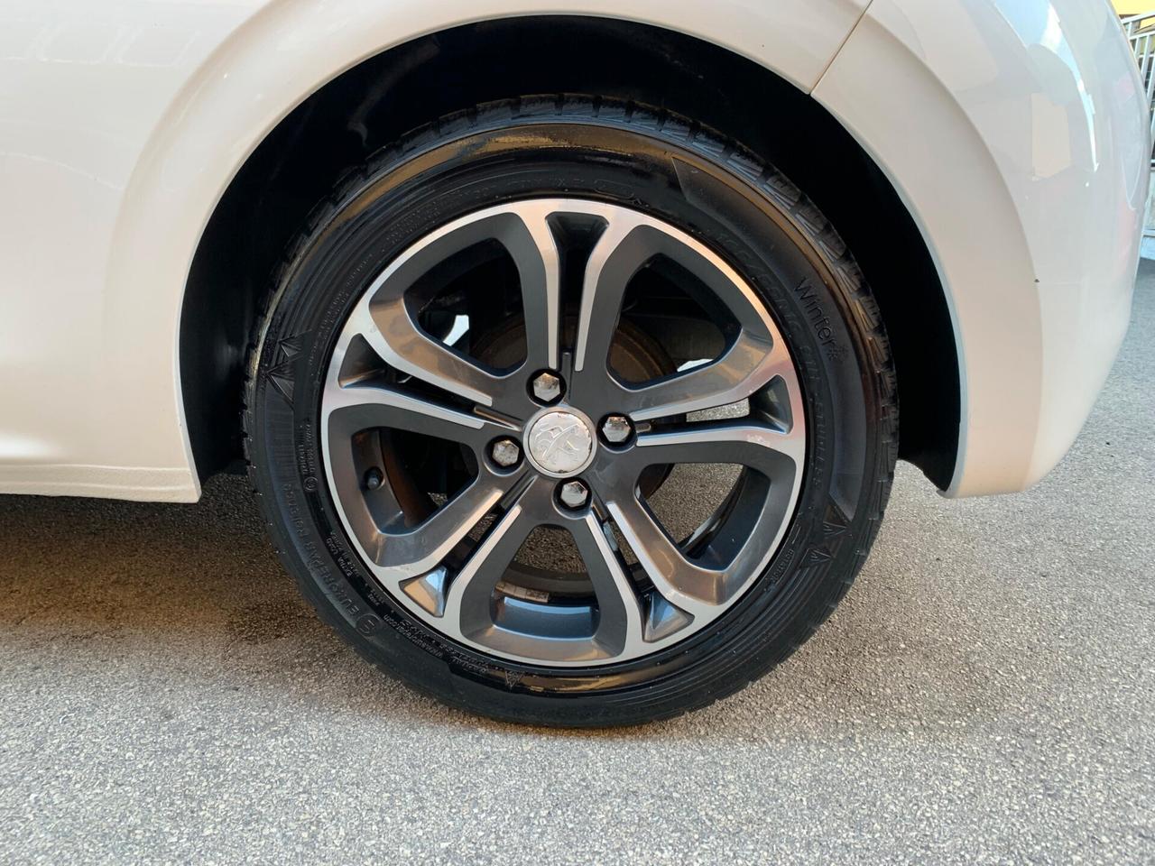 Peugeot 208 1.2 VTi 82 CV 3 porte Allure