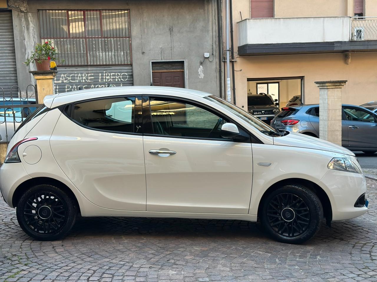 Lancia Ypsilon 1.3 MJT 16V 95 CV 5 OK neopatentati