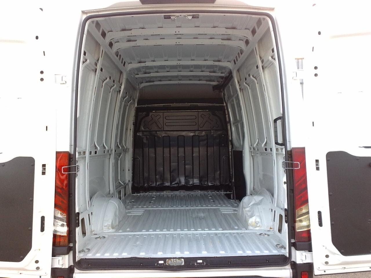 Iveco Daily 35s14 2.3hpt Furgone di serie - 2021