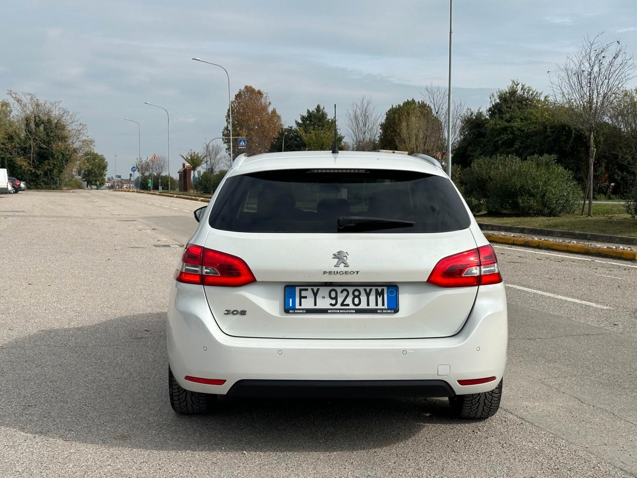 Peugeot 308 BlueHDi 130 S&S EAT8 SW Allure