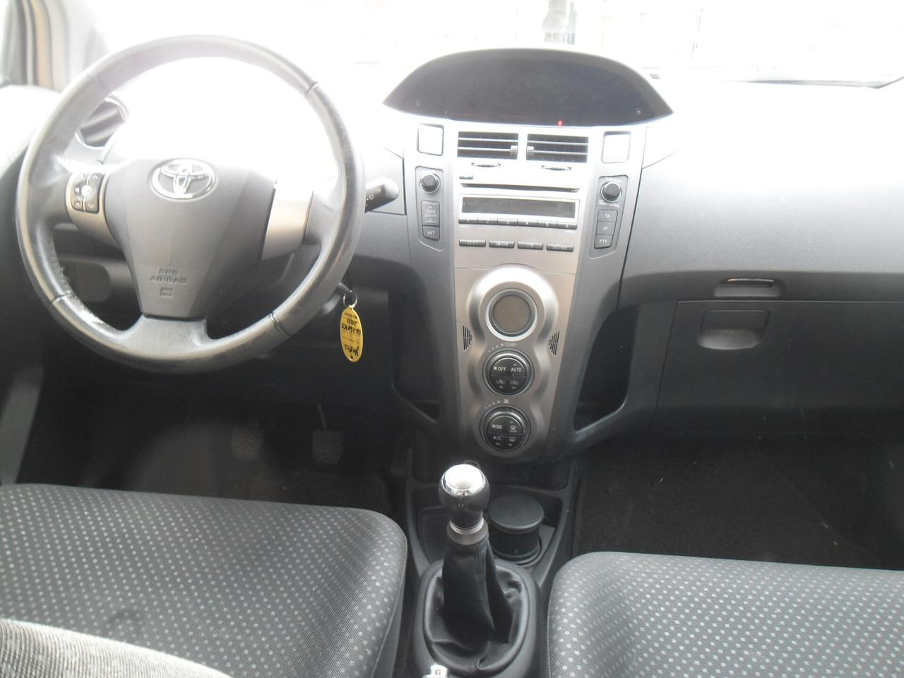 Toyota Yaris 1.0 5 porte