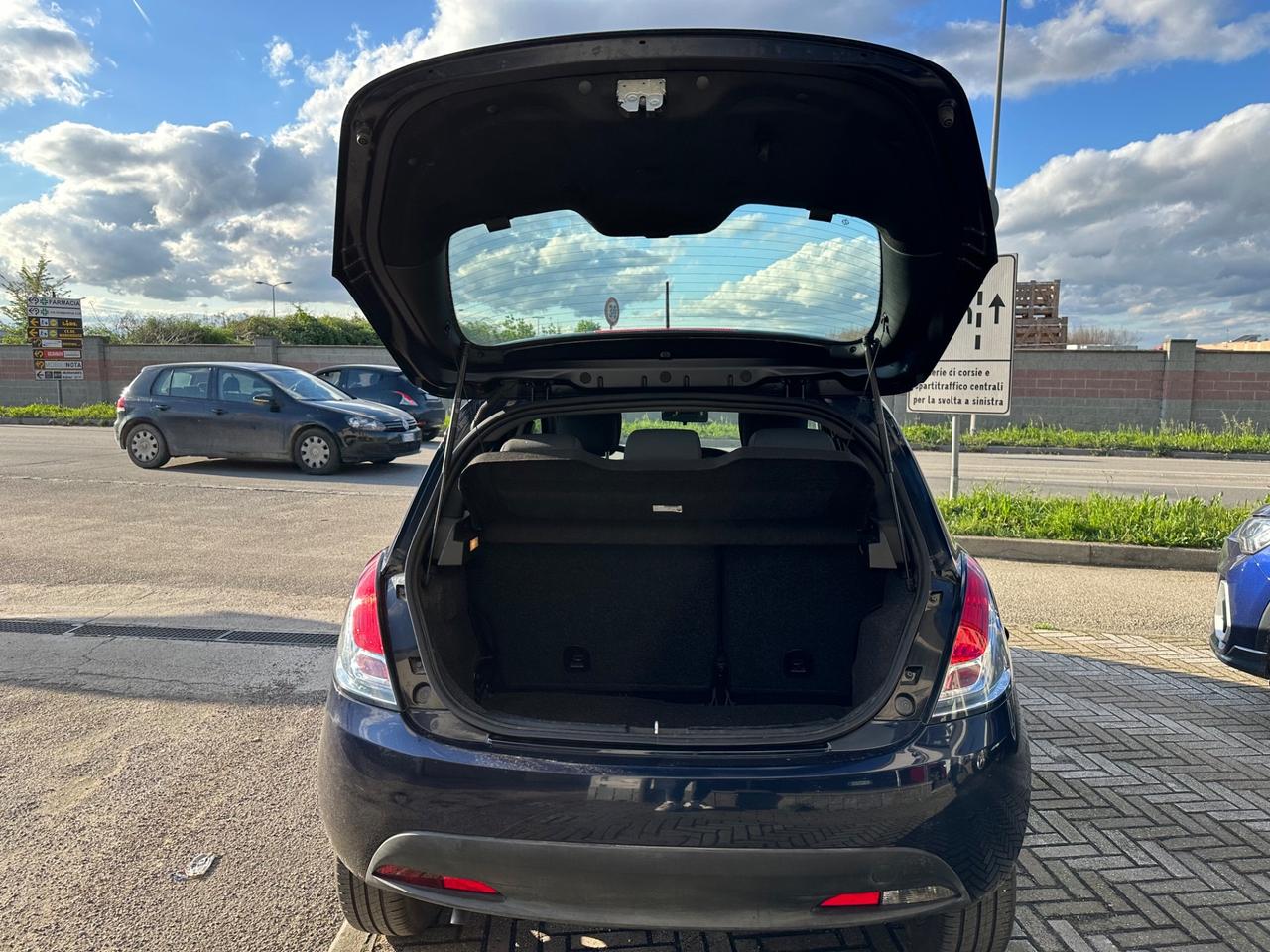 Lancia Ypsilon 1.0 FireFly Hybrid Ecochic Silver Km 13.000