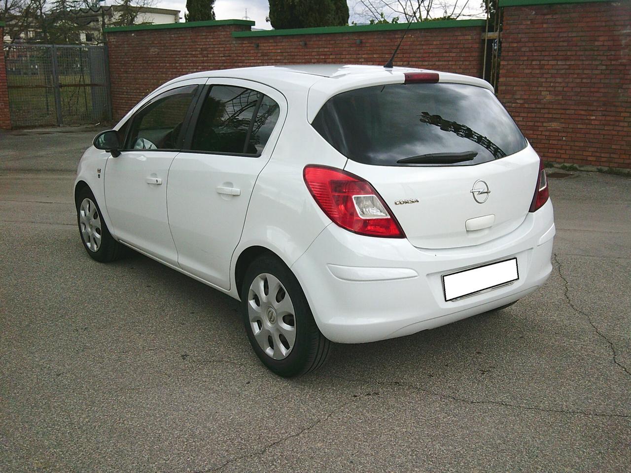 Opel Corsa 1.2 5 porte