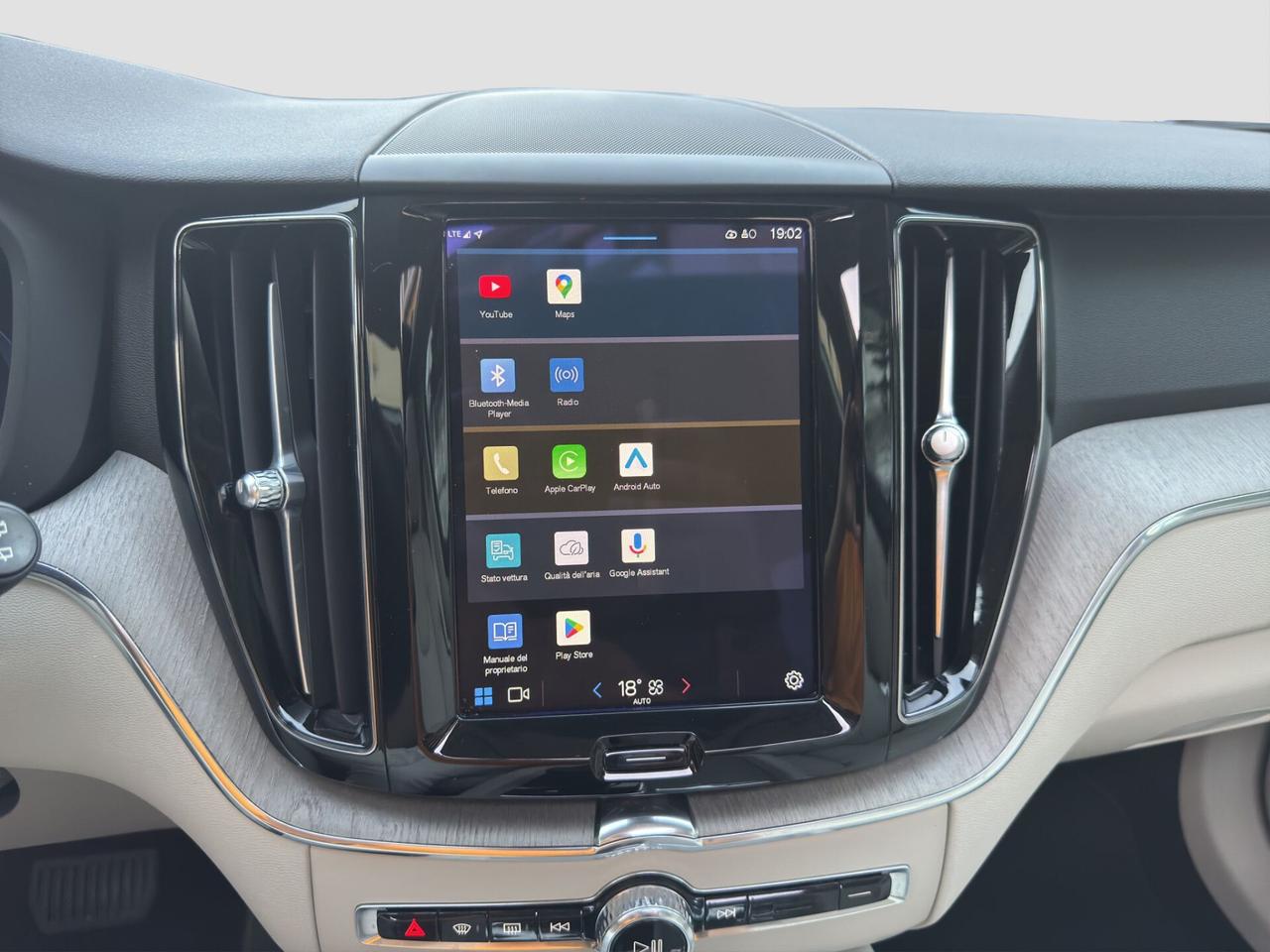 Volvo XC 60 2.0 197cv Plus Dark Tetto 2022