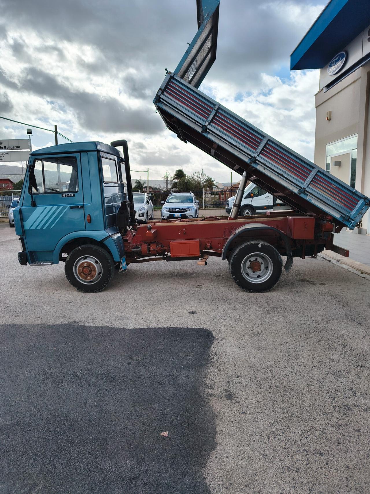 Iveco 65-10 Ribaltabile Trilaterale