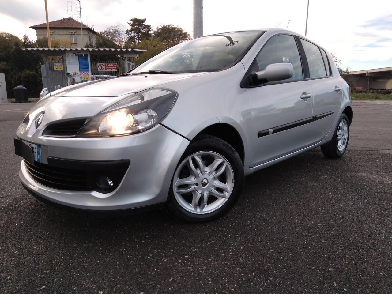 Renault Clio 1.2 16V 75cv 5 porte Luxe x neopatentati