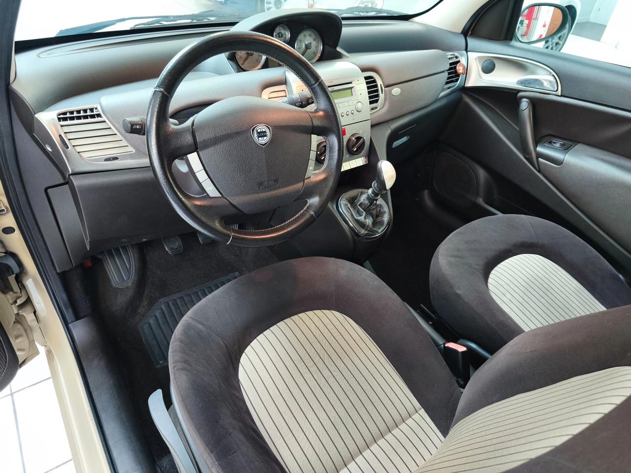 Lancia Ypsilon 1.4 Oro Bianco