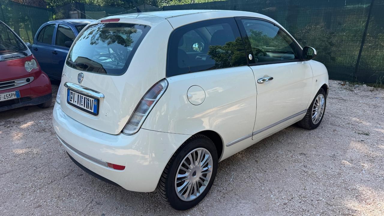 Lancia Ypsilon 1.4 Argento Ecochic GPL