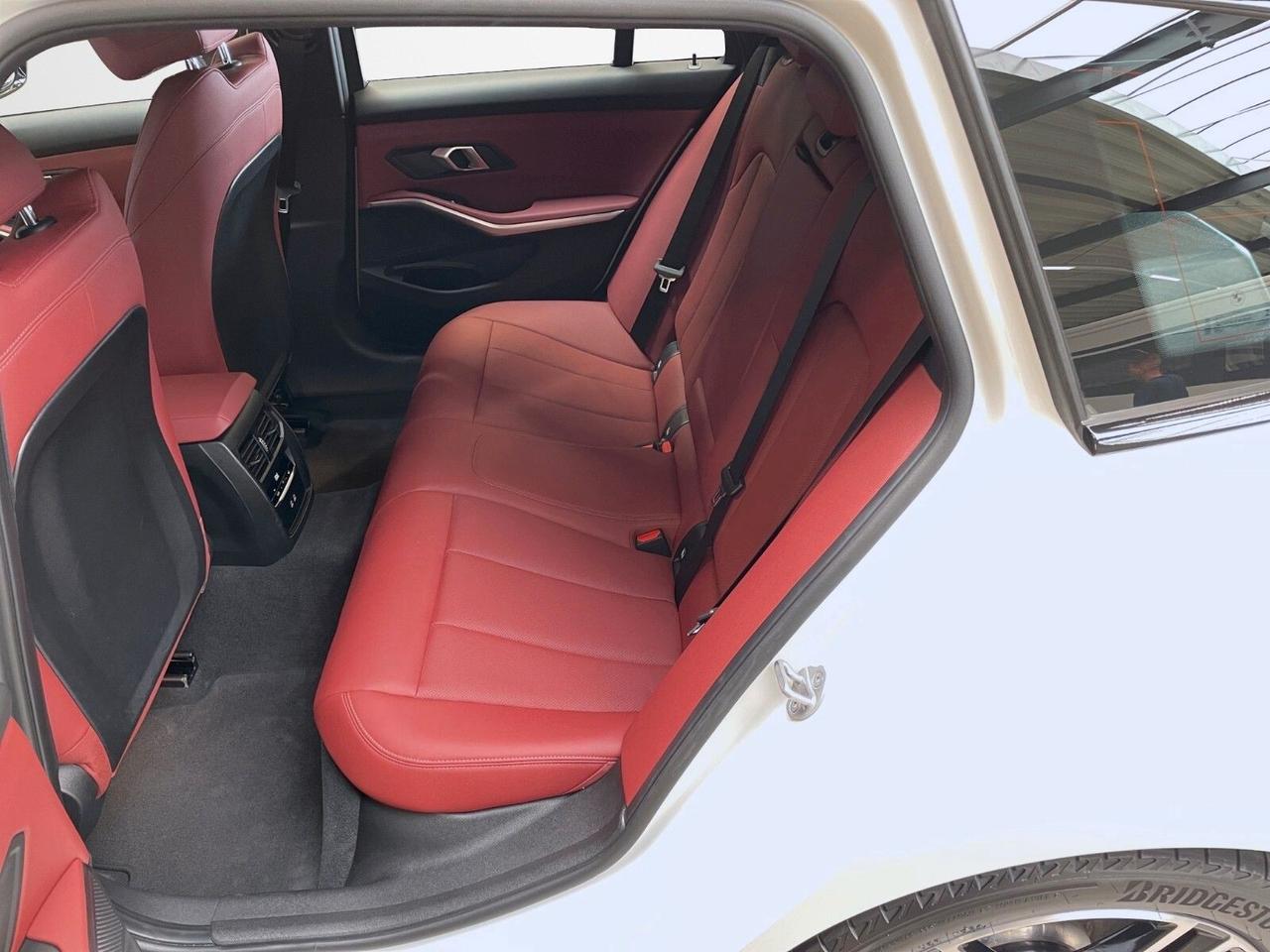 Bmw 330 BMW 330e Touring M-sport