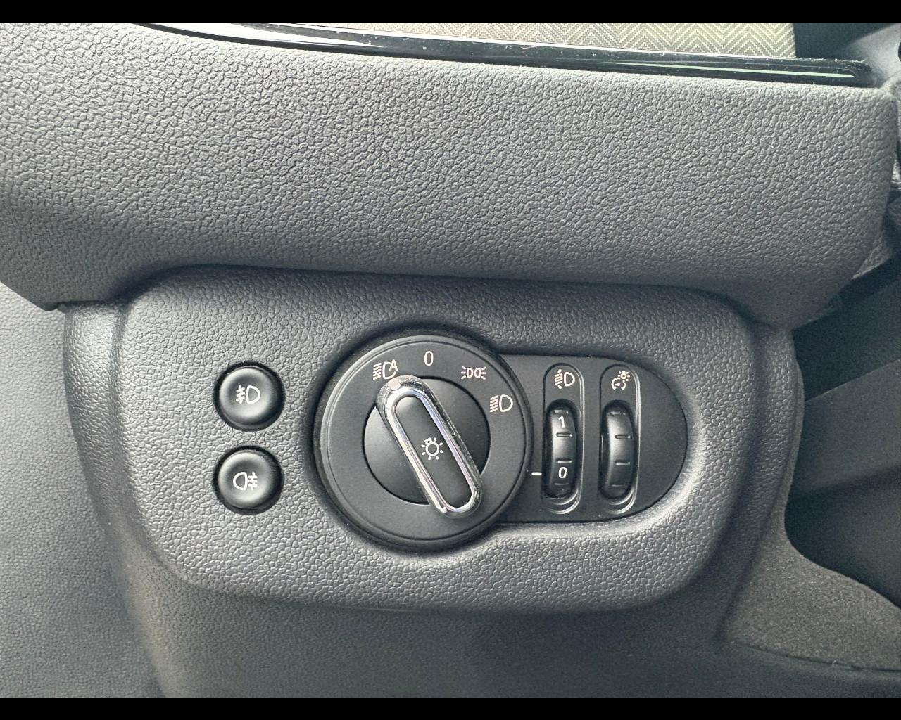 MINI Mini Clubman (F54) - Mini 1.5 Cooper Mayfair Edition Clubman