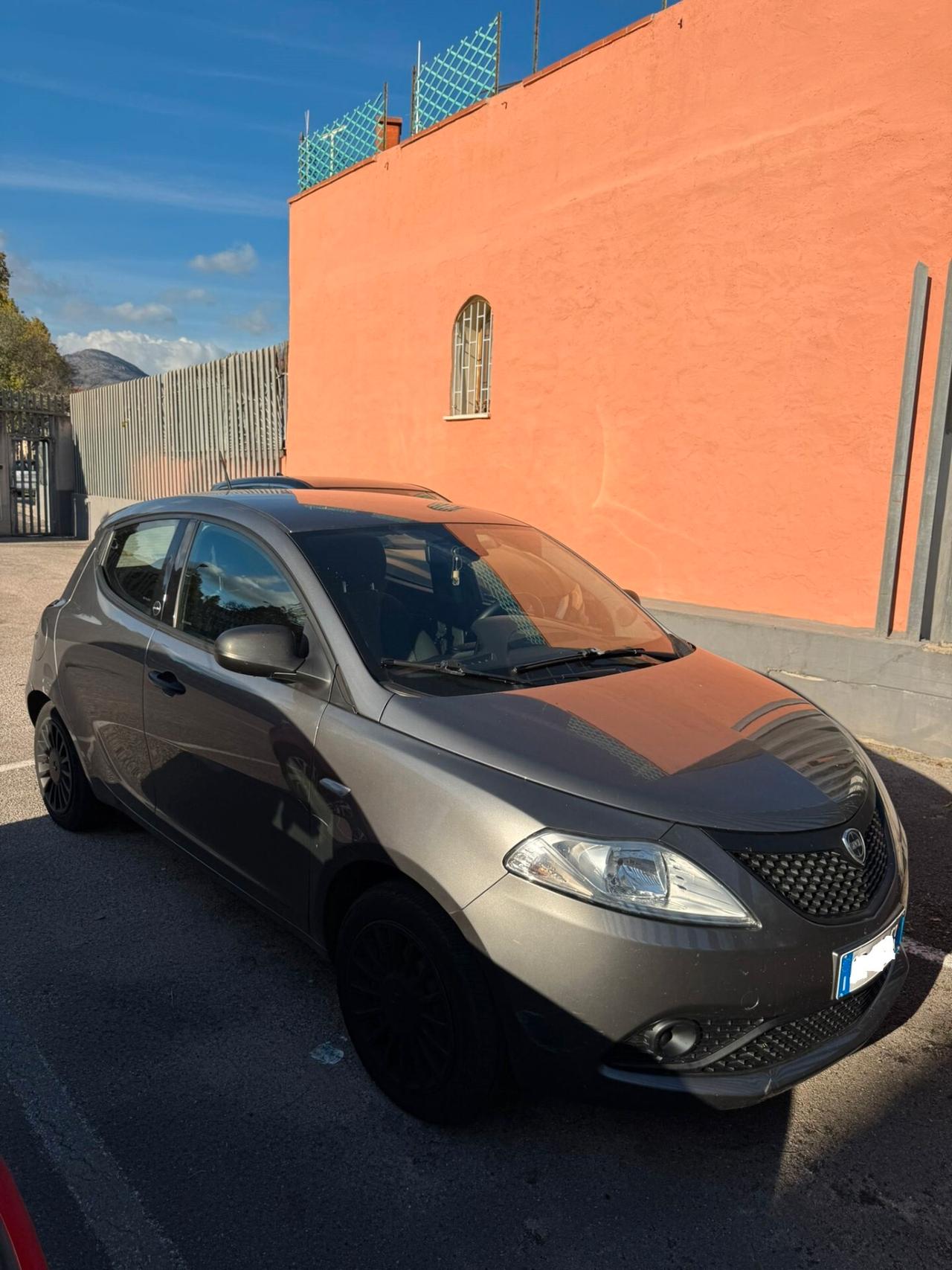 Lancia Ypsilon