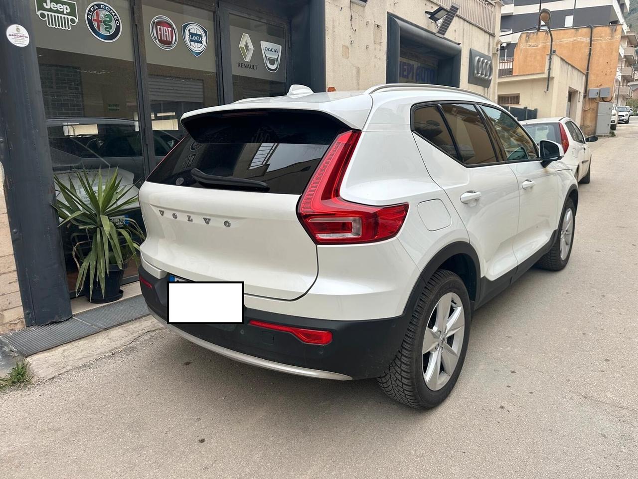 Volvo XC40 B4 2.0Mild Hybrid Core Full Opt. N1 gancio traino