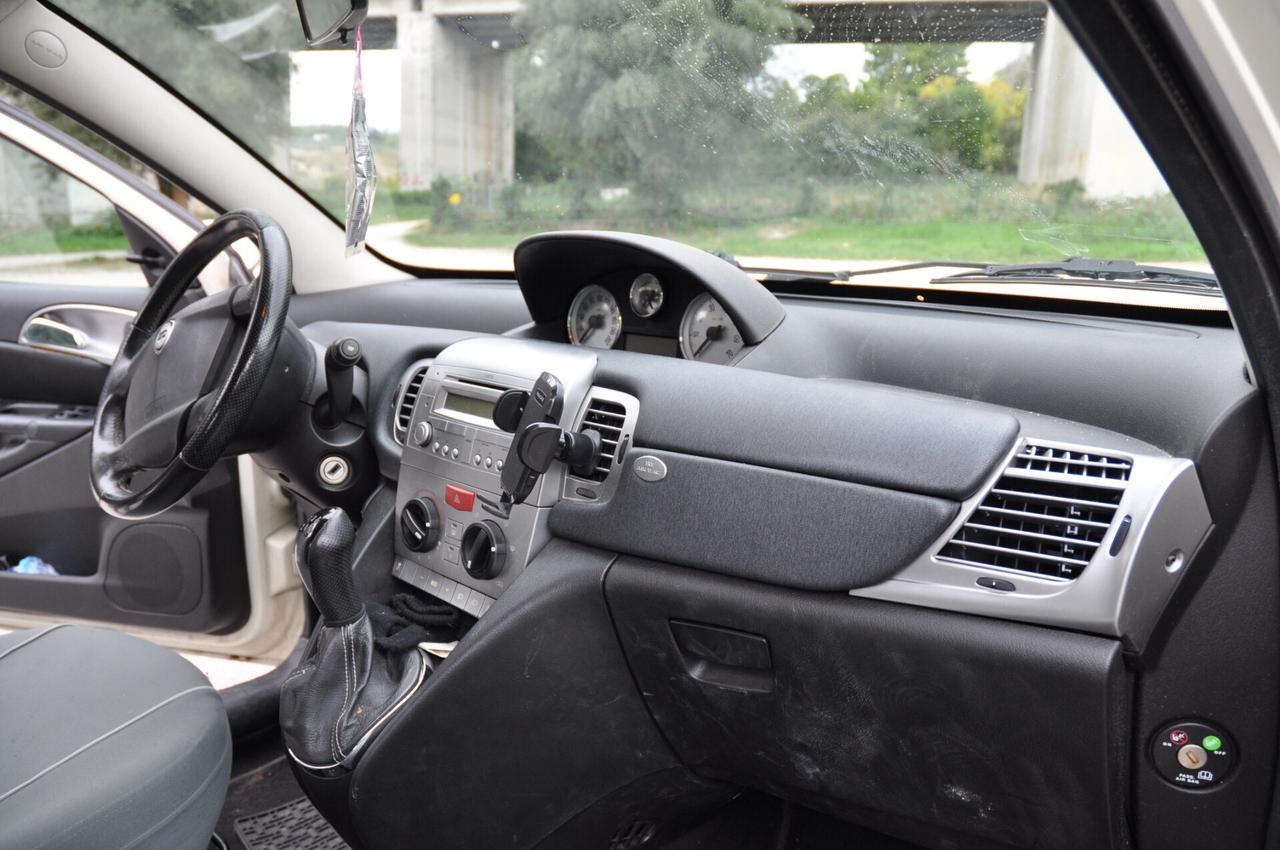 Lancia Ypsilon 1.3 Multijet 16V Momo Design NEOPATENTATI