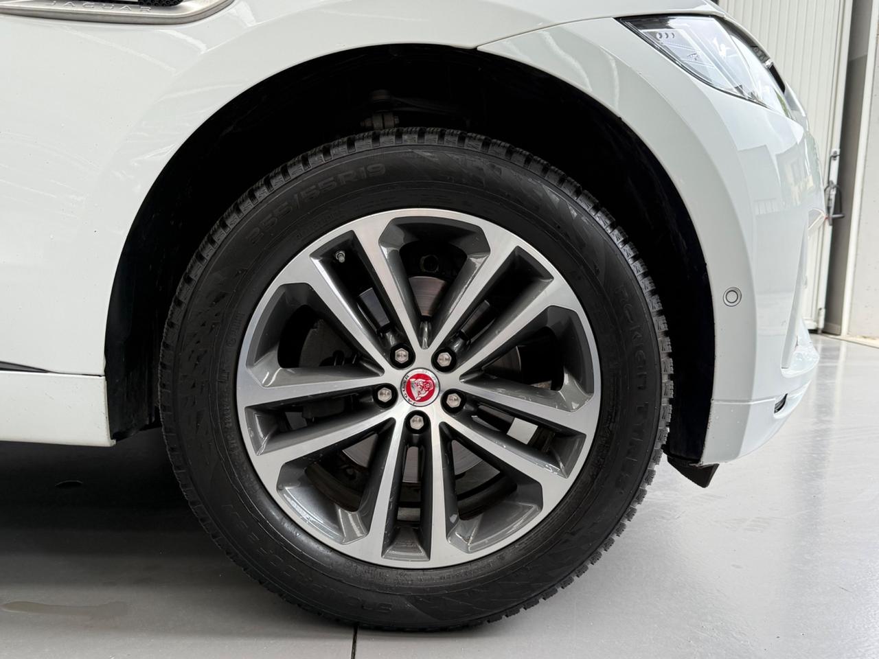 Jaguar F-Pace 2.0 D 180 CV AWD aut. R-Sport