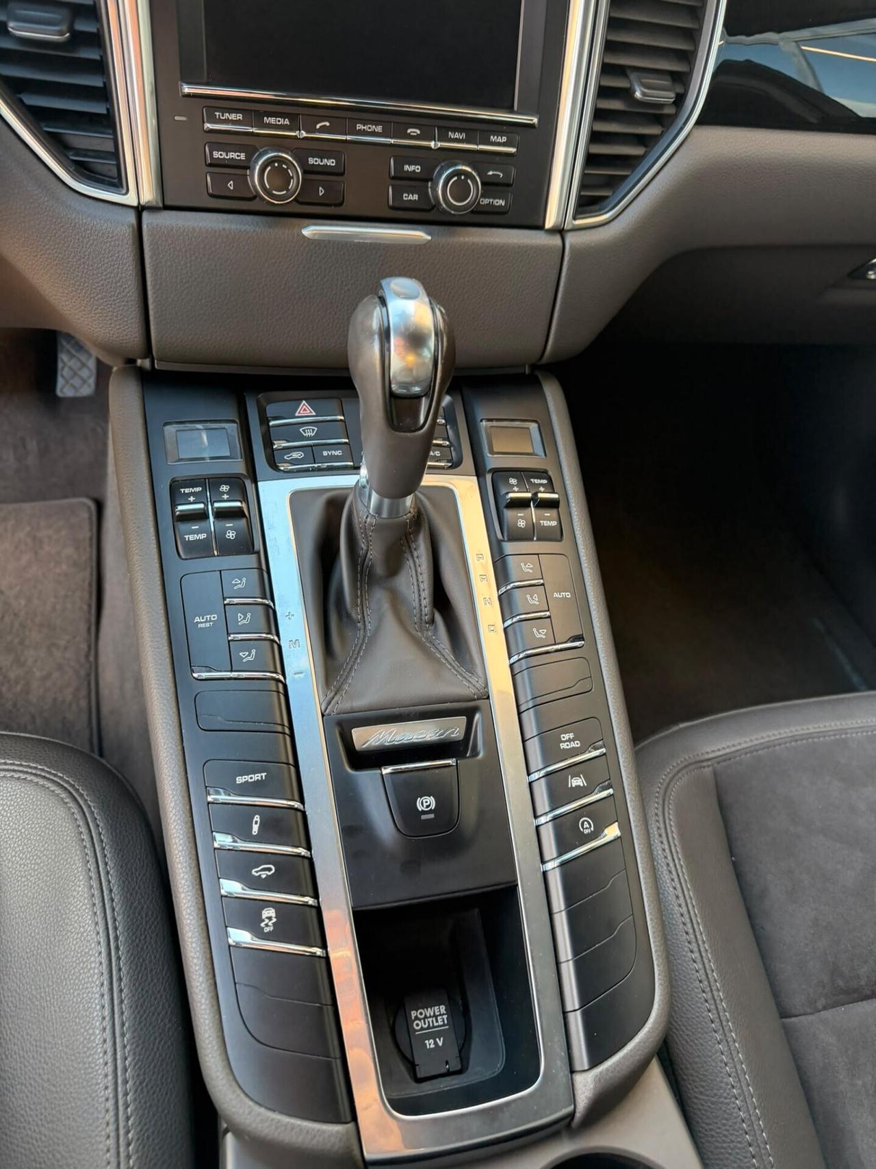 Porsche Macan 3.0 Diesel S / Book Service