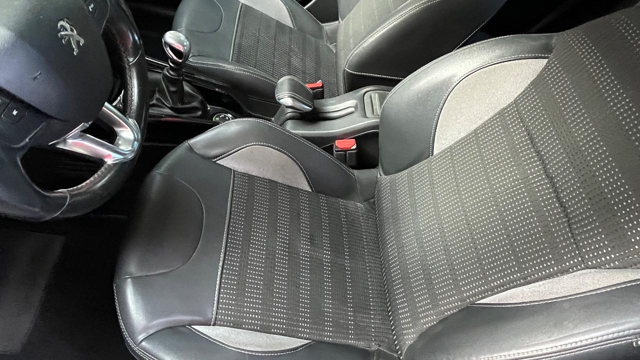 Peugeot 2008 1.6 e-HDi 115 CV Stop&Start Allure