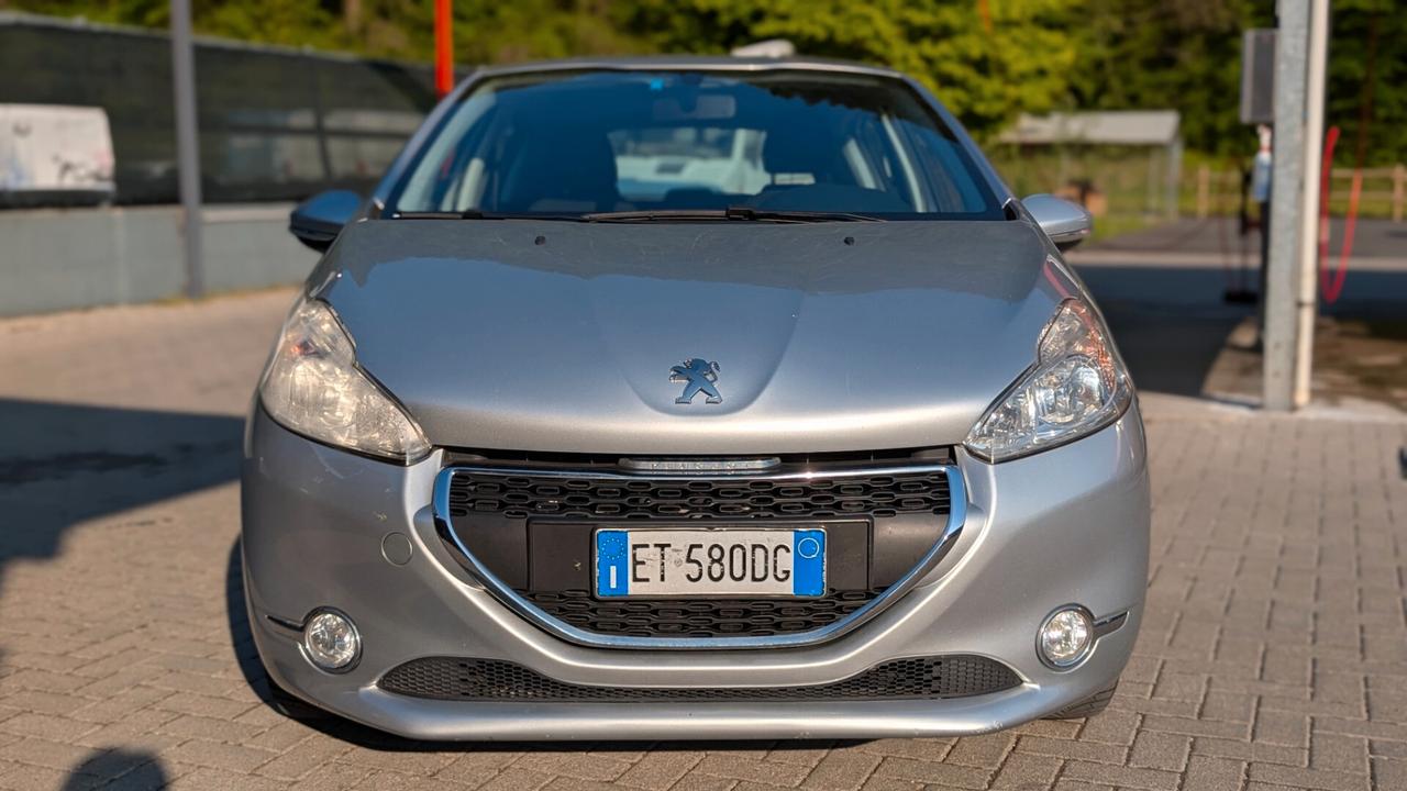 Peugeot 208 1.4 HDi 68 CV 5 porte Allure