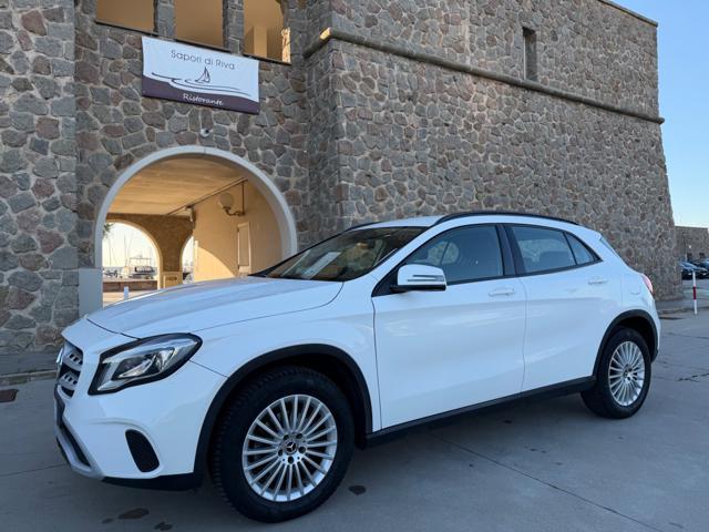 MERCEDES-BENZ GLA 180 PACK NIGHT+NAVI+FULL LED+R.CAM+PORT.ELETTRICO