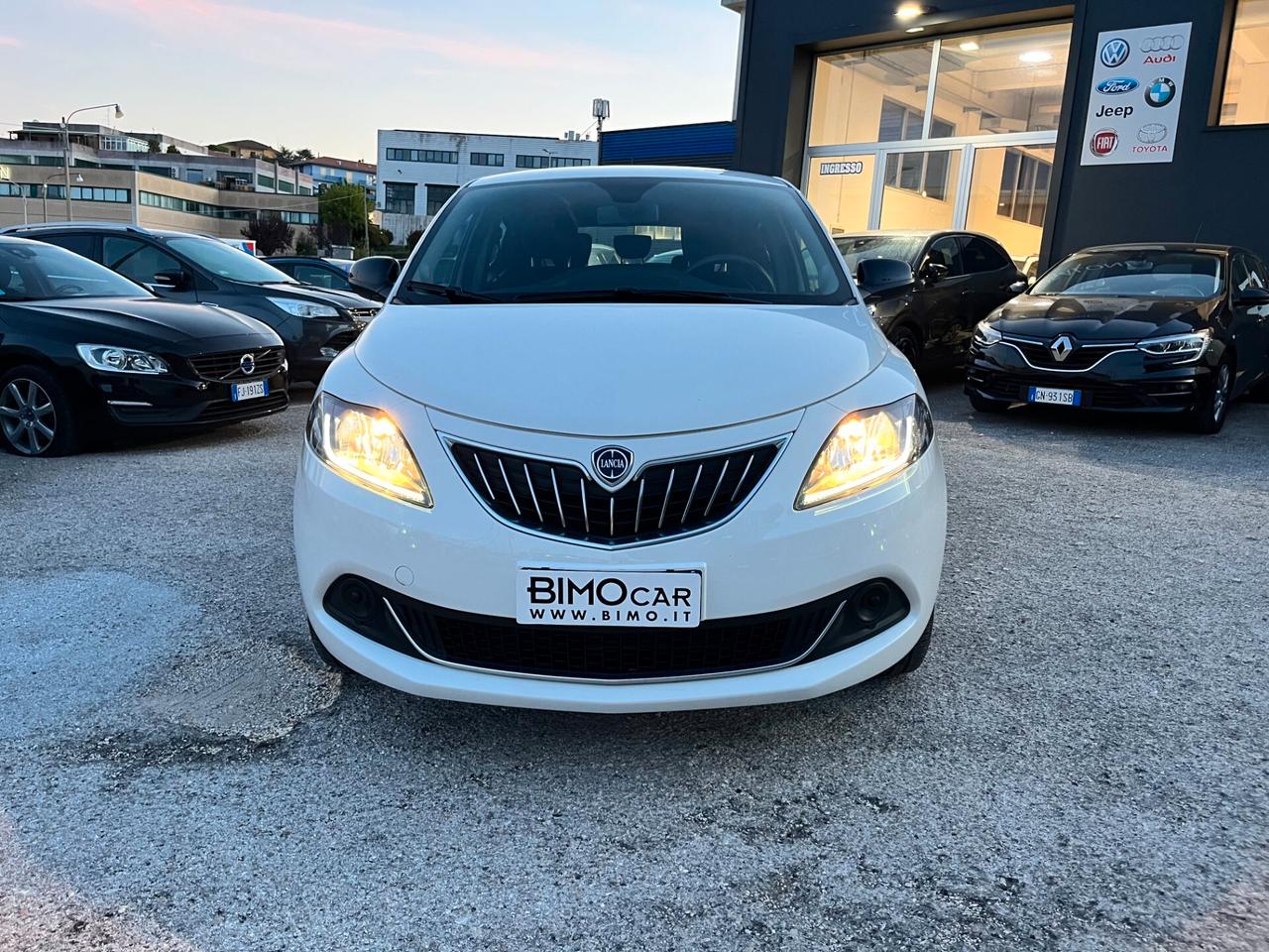 Lancia Ypsilon 1.0 FireFly 5 porte S&S Hybrid Ecochic Silver