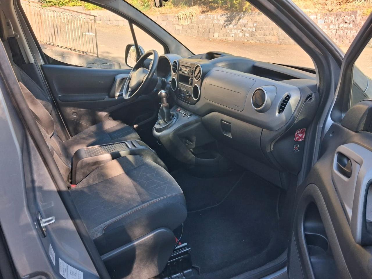 Peugeot Partner Pianale ribassato con rampa disabili in carrozzina