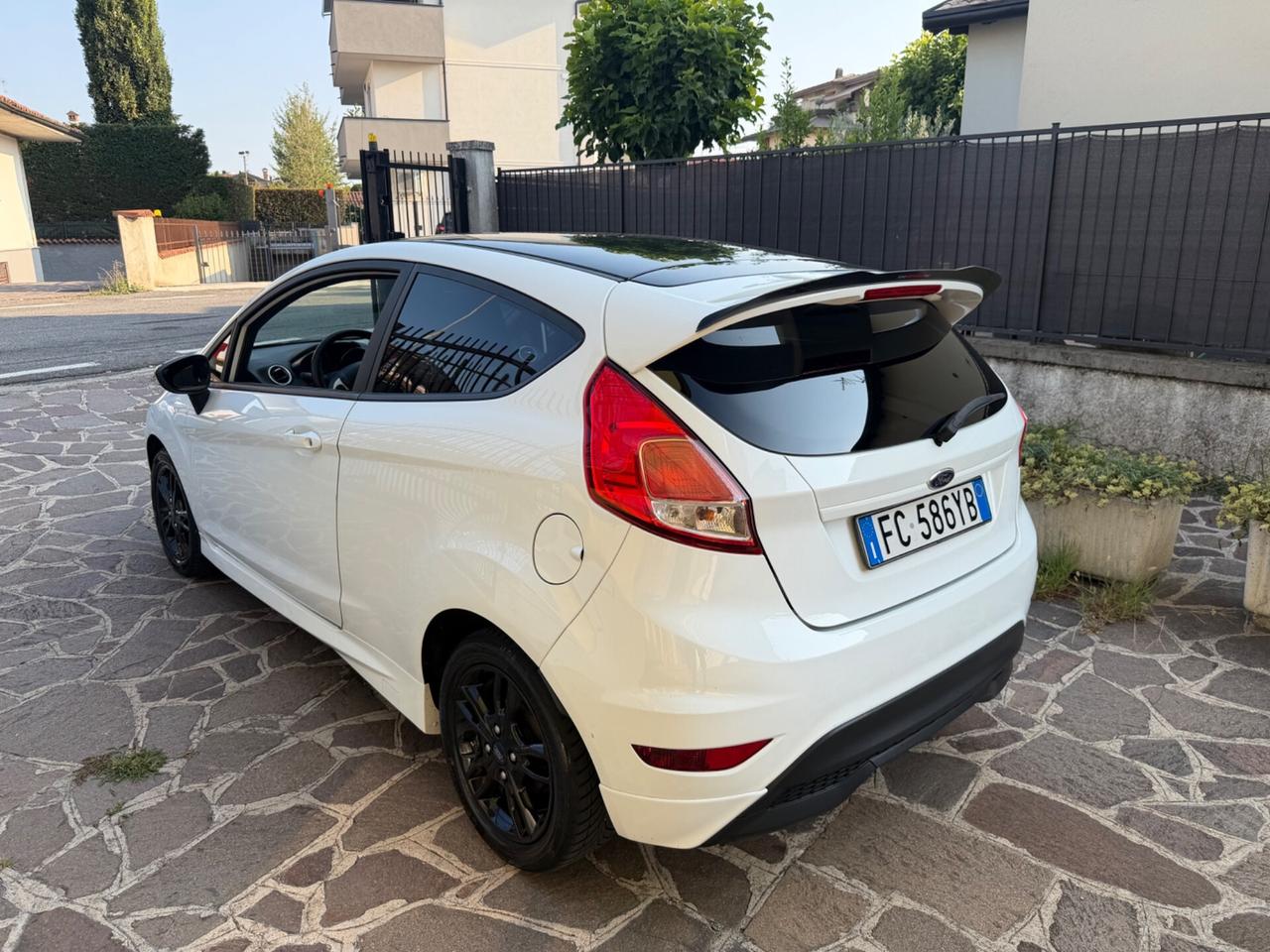Ford Fiesta 1.4 3 porte Bz.- GPL Black & White Edition