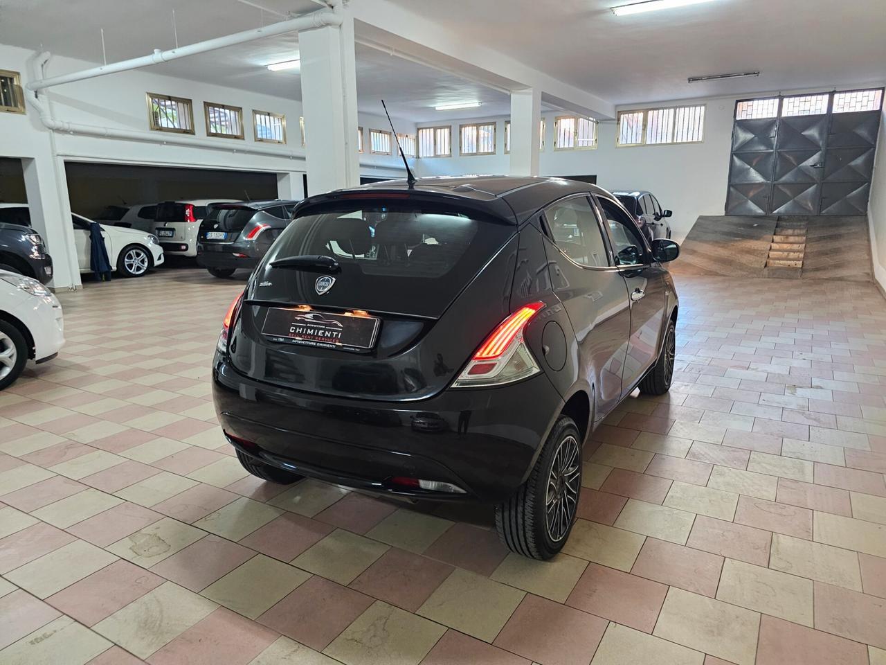 Lancia Ypsilon 0.9 TwinAir 85 CV 5 porte Metano Ecochic Gold