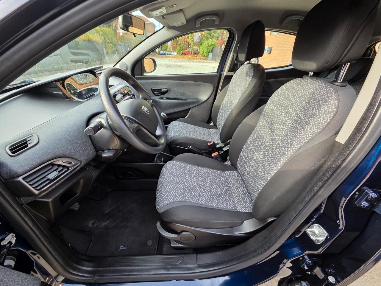 Lancia Ypsilon 1.2 69 CV 5 posti GPL Ecochic Elefantino Blu