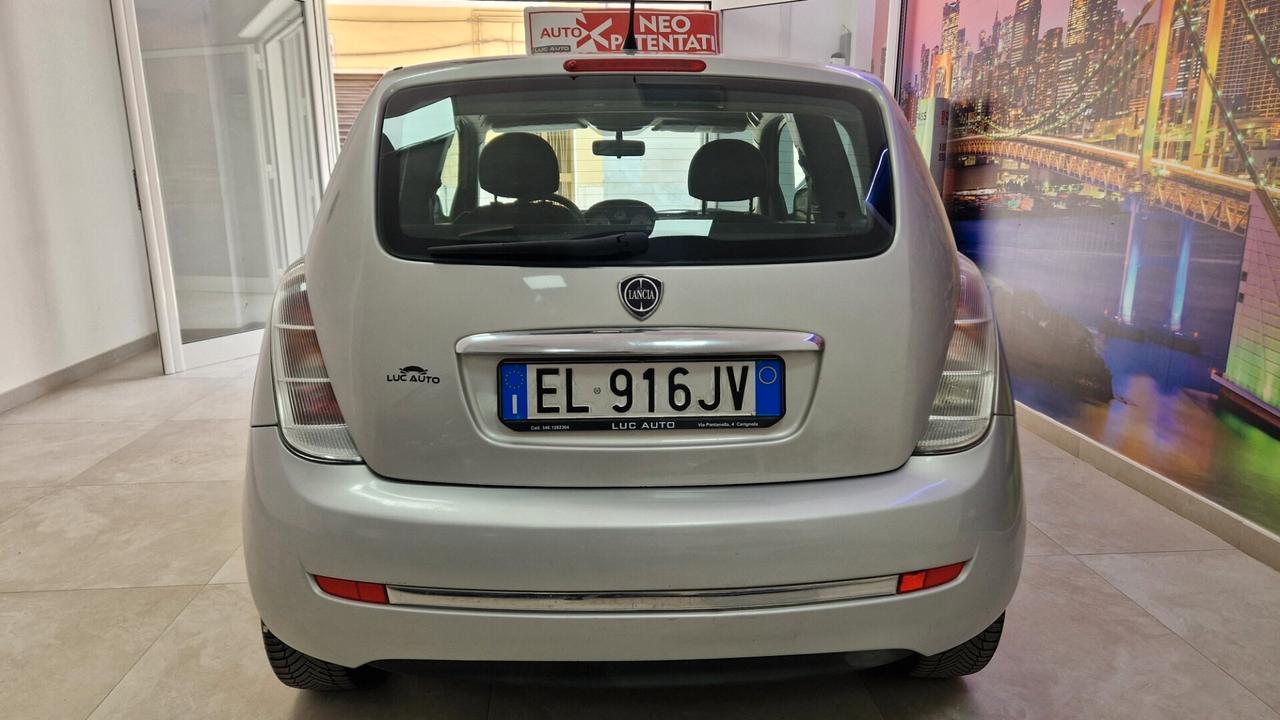Lancia Ypsilon 1.2 69 CV Unyca