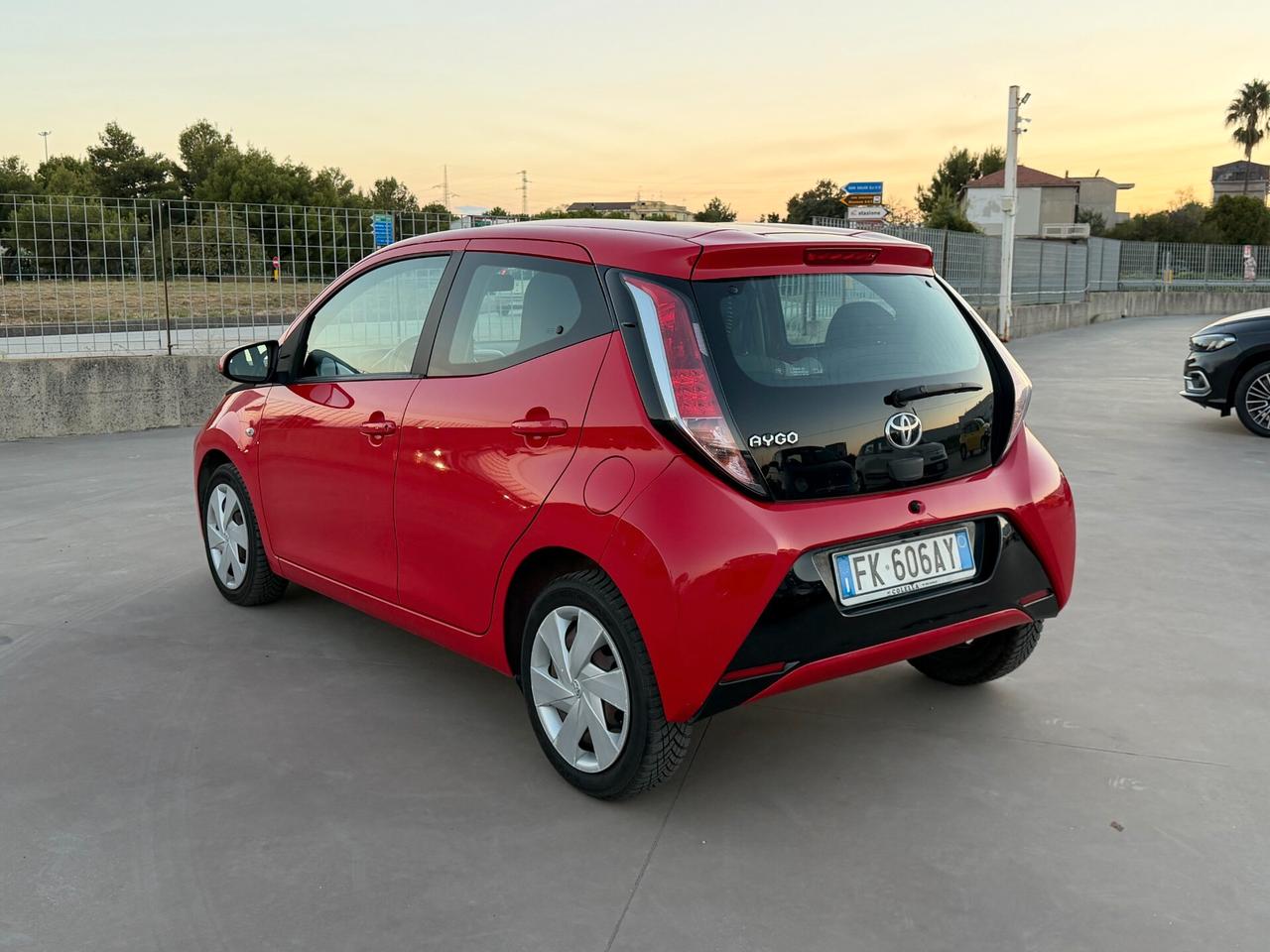 Toyota Aygo 1.0 VVT-i 69 CV 5 porte x-play TSS MMT