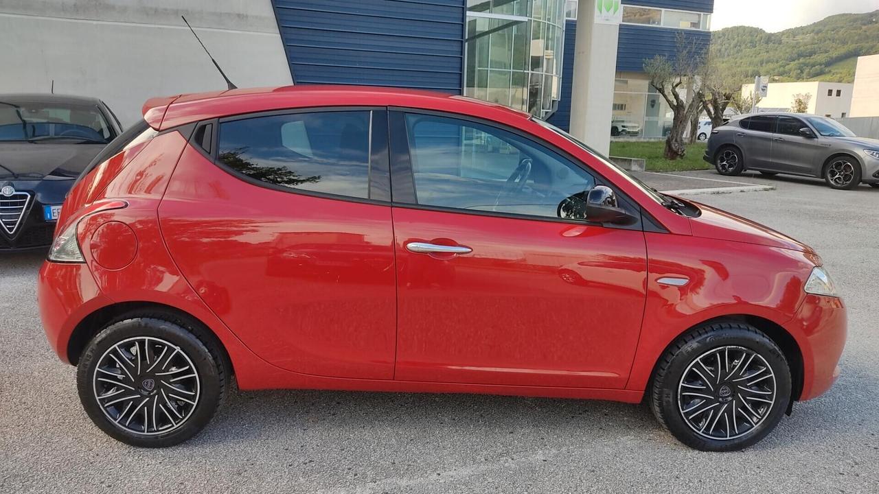 Lancia Ypsilon 1.2 69 CV 5 porte Gold