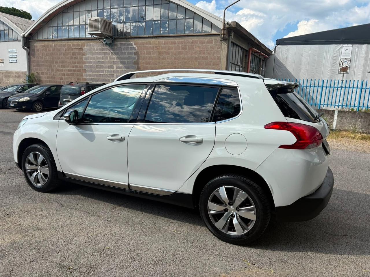 Peugeot 2008 PureTech 82 Allure 2015 131.000 KM