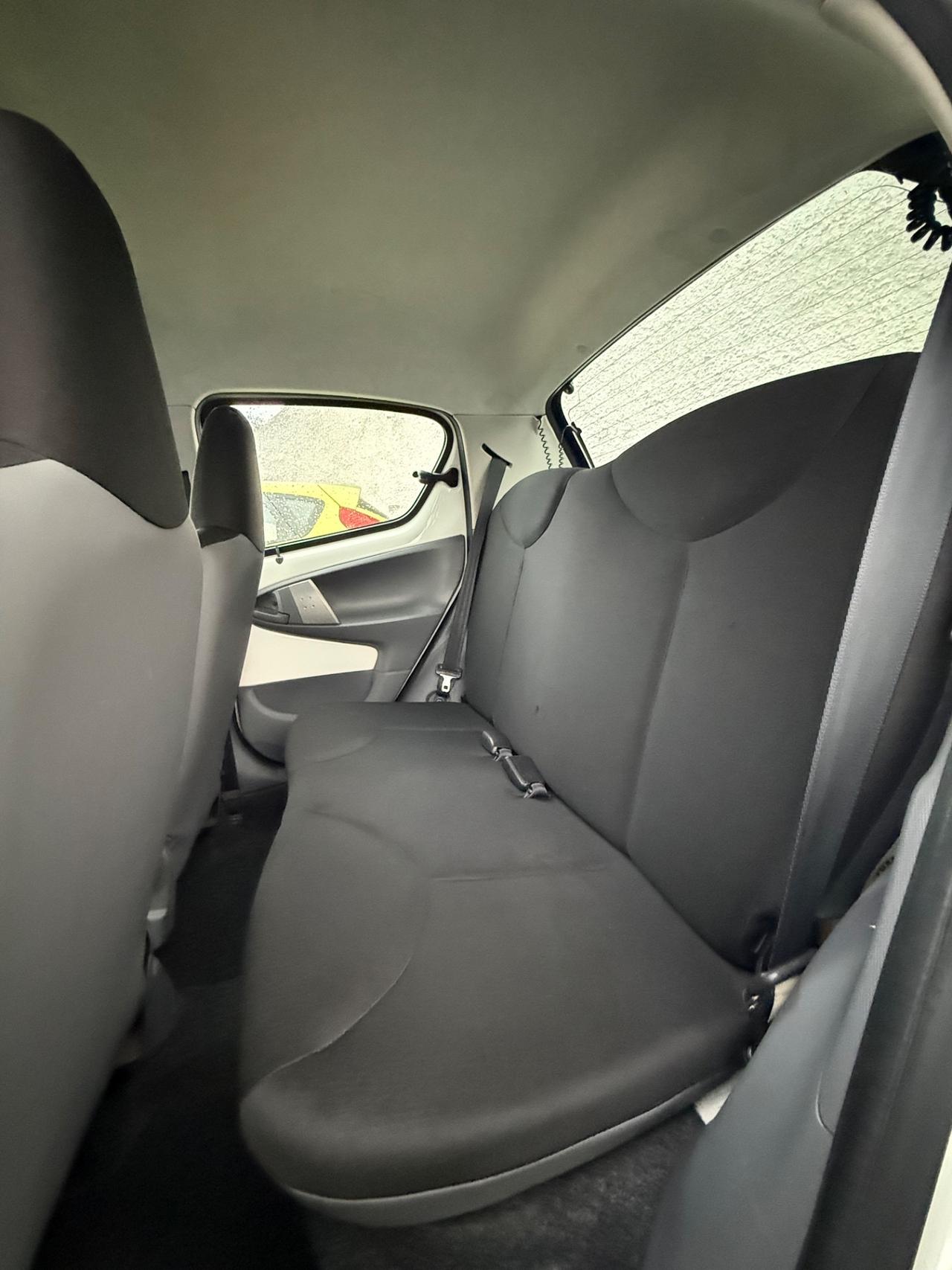 Toyota Aygo 1.0 12V VVT-i 5 porte,Clima,Radio,ecc.