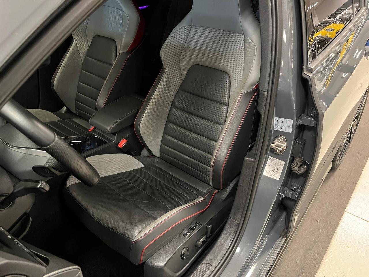 Volkswagen Golf GTI Golf 2.0 TSI GTI