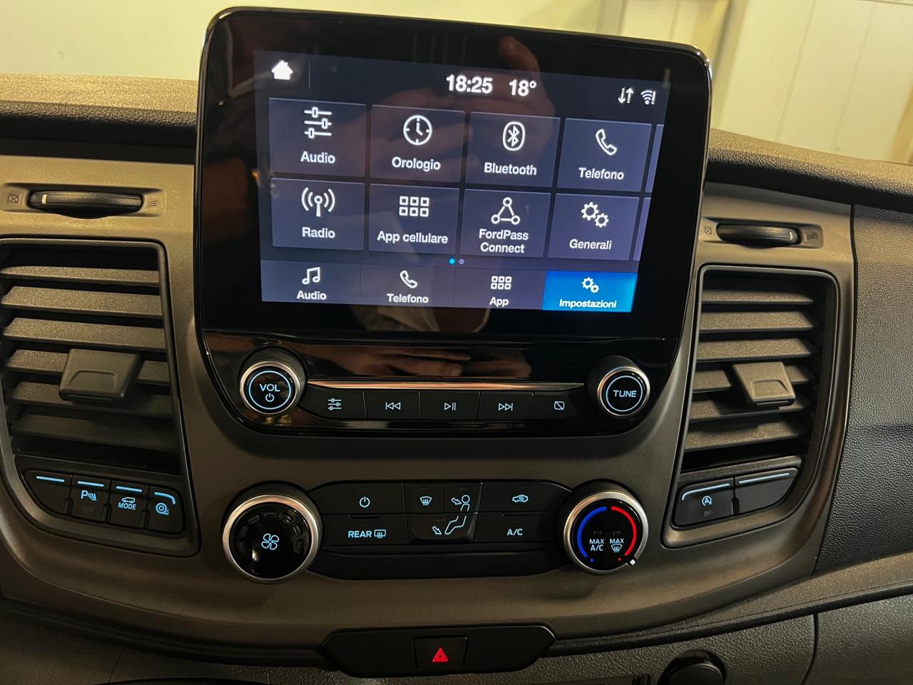 Ford Transit Custom 320 2.0 EcoBlue Hybrid 130 PC Combi Trend