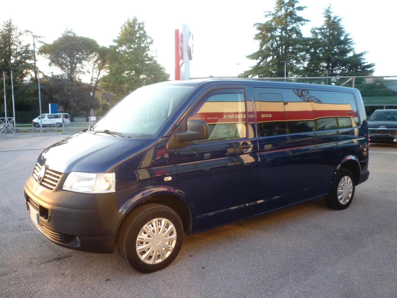 VOLKSWAGEN Caravelle 2.5 TDI/130CV Passo Lungo Trendline 2008