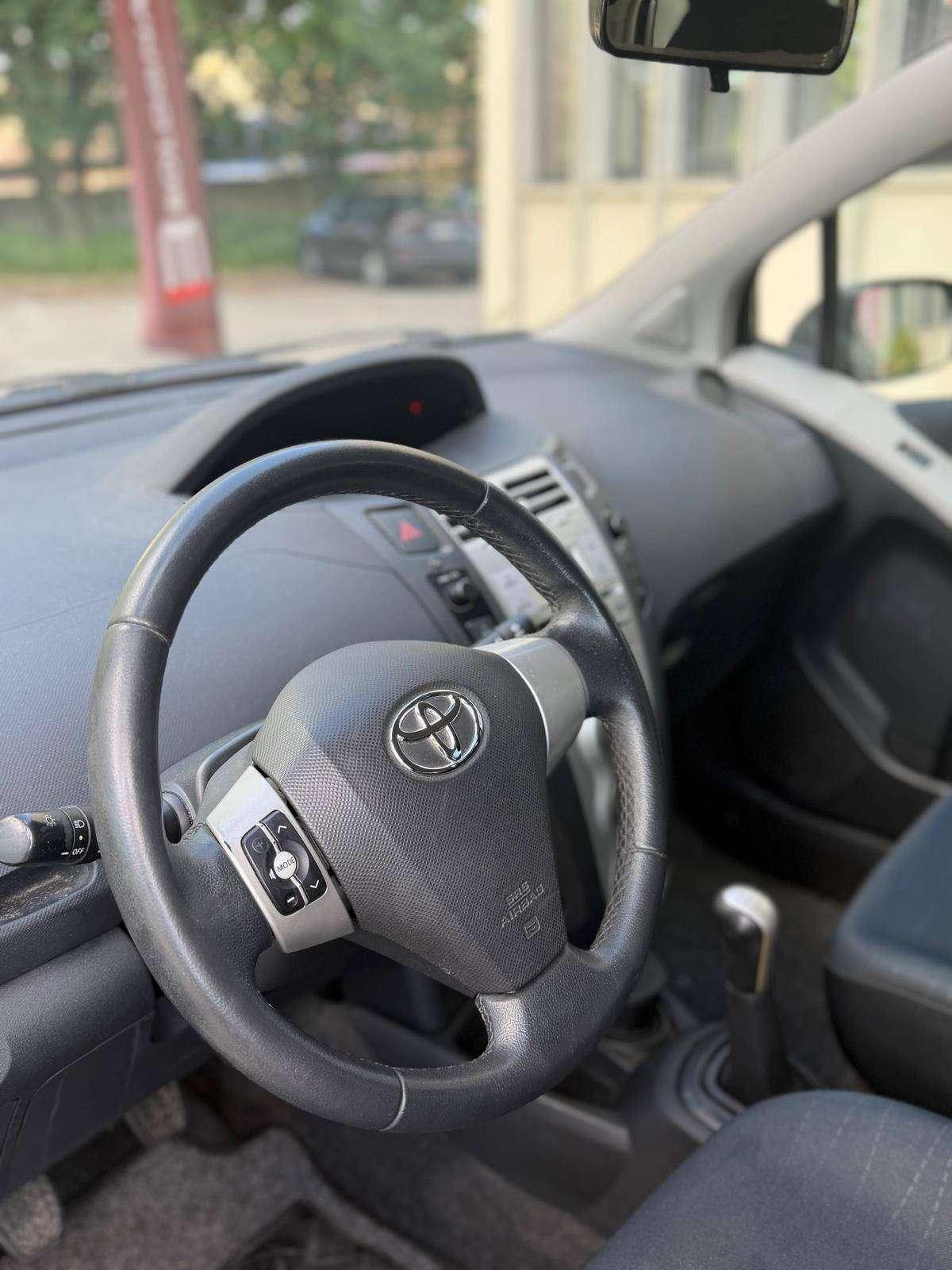 Toyota Yaris BENZINA