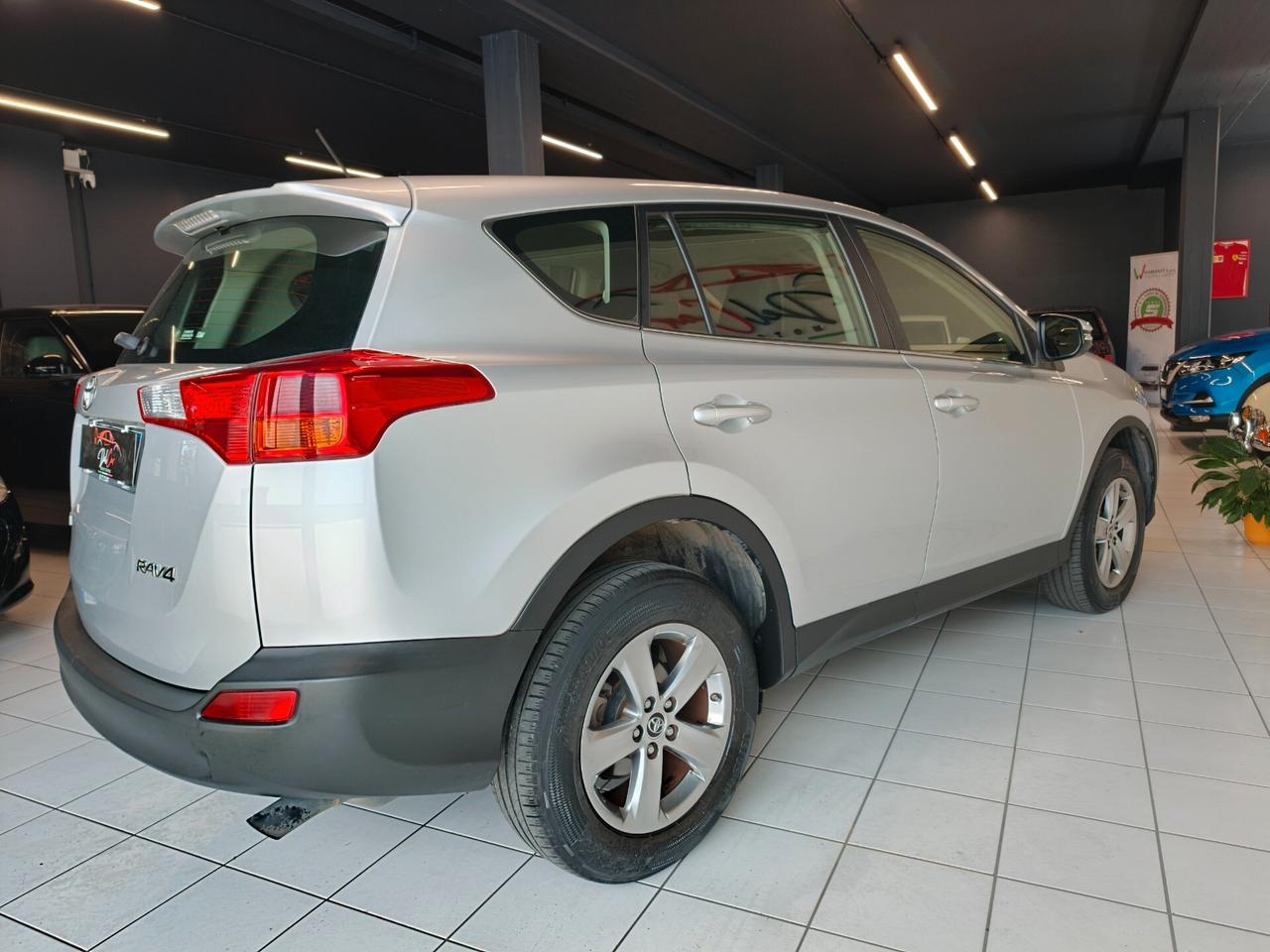 Toyota RAV 4 RAV4 2.0 D-4D 2WD Style White Ed.