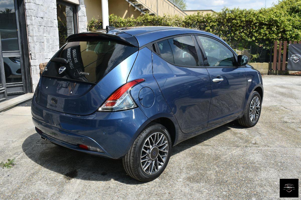 LANCIA - Ypsilon - 1.0 FireFly 5p.S&S Hyb. Platino