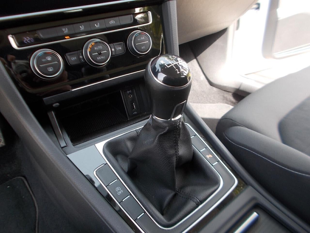 Volkswagen Golf 1.6 TDi VIRTUAL COCKPIT da VETRINA