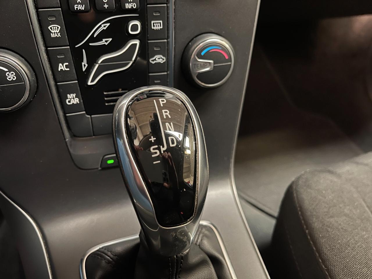 Volvo V40 Business Plus D2 geartronic c.auto-LEGGI SOTTO