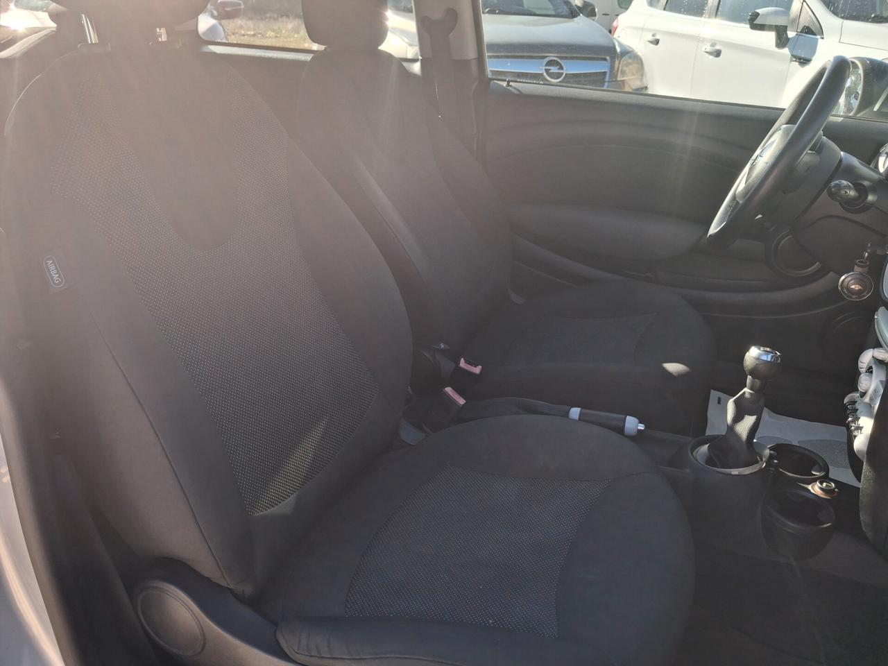 Mini Cooper 1.6 benzina tenuta benissimo