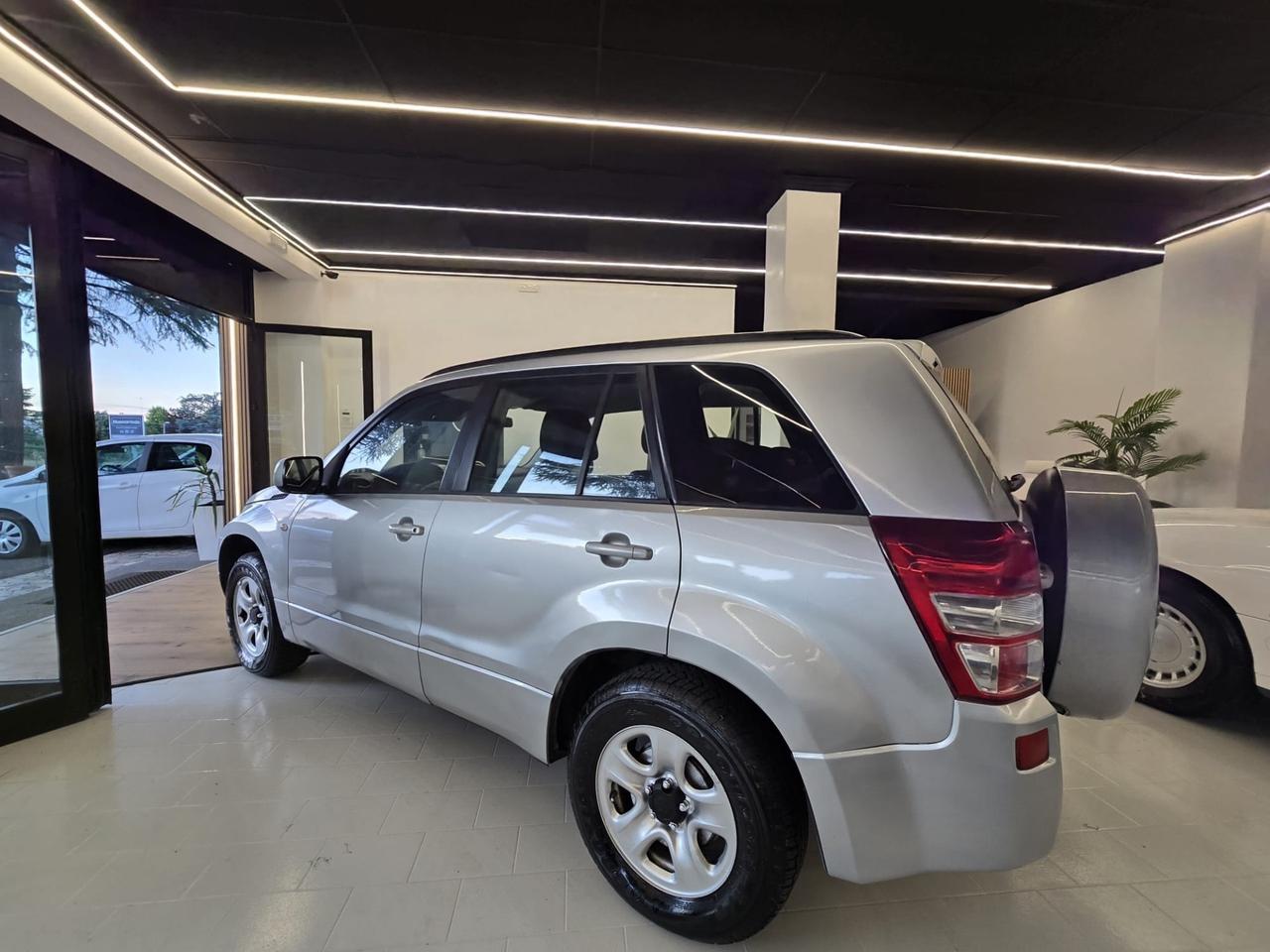 Suzuki Grand Vitara 2.0 16V 5 gpl